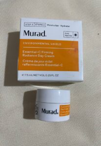 کرم مرطوب کننده روز ویتامین C دکتر مورد